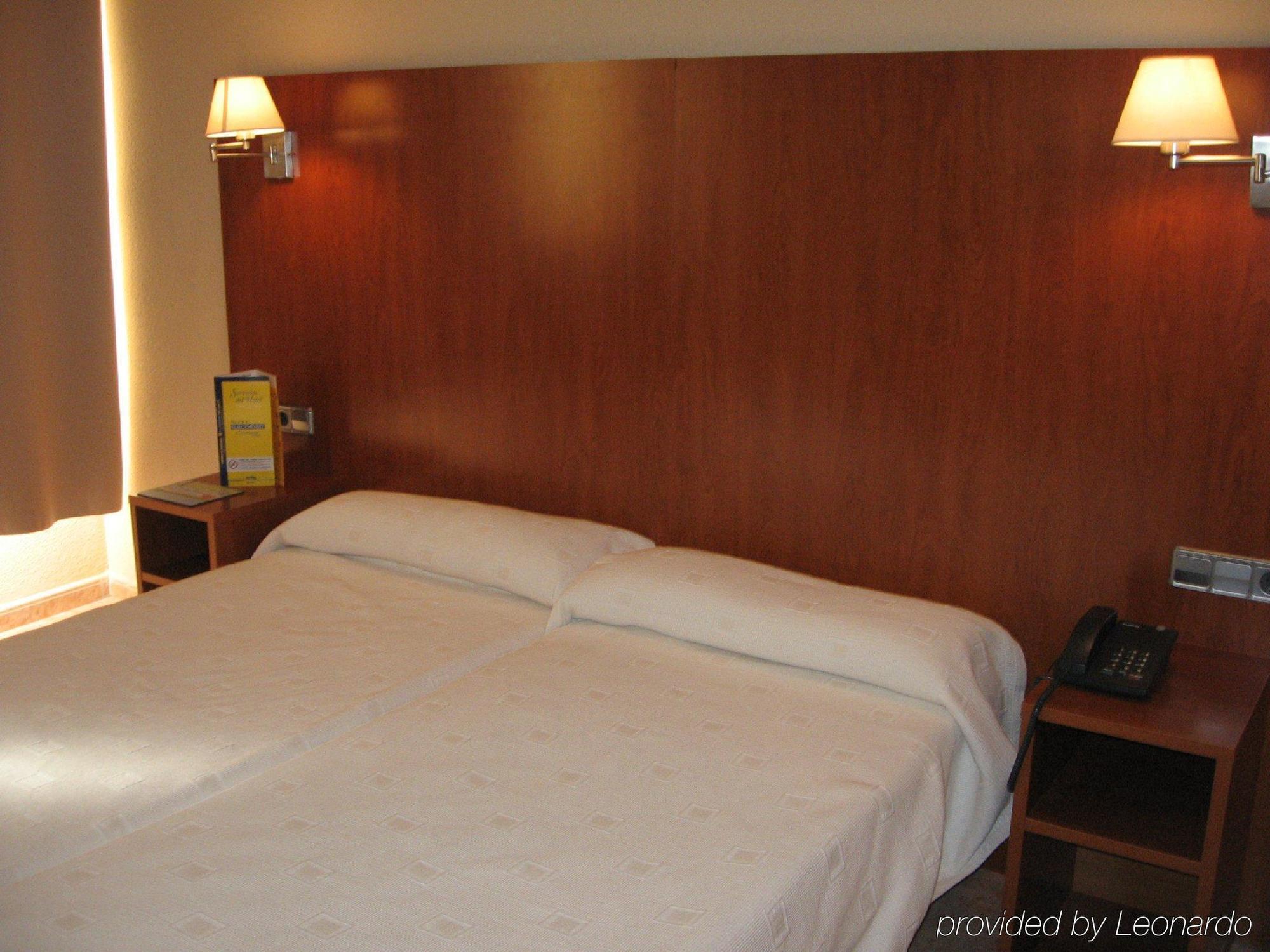 Euromadrid Hostel Ngoại thất bức ảnh