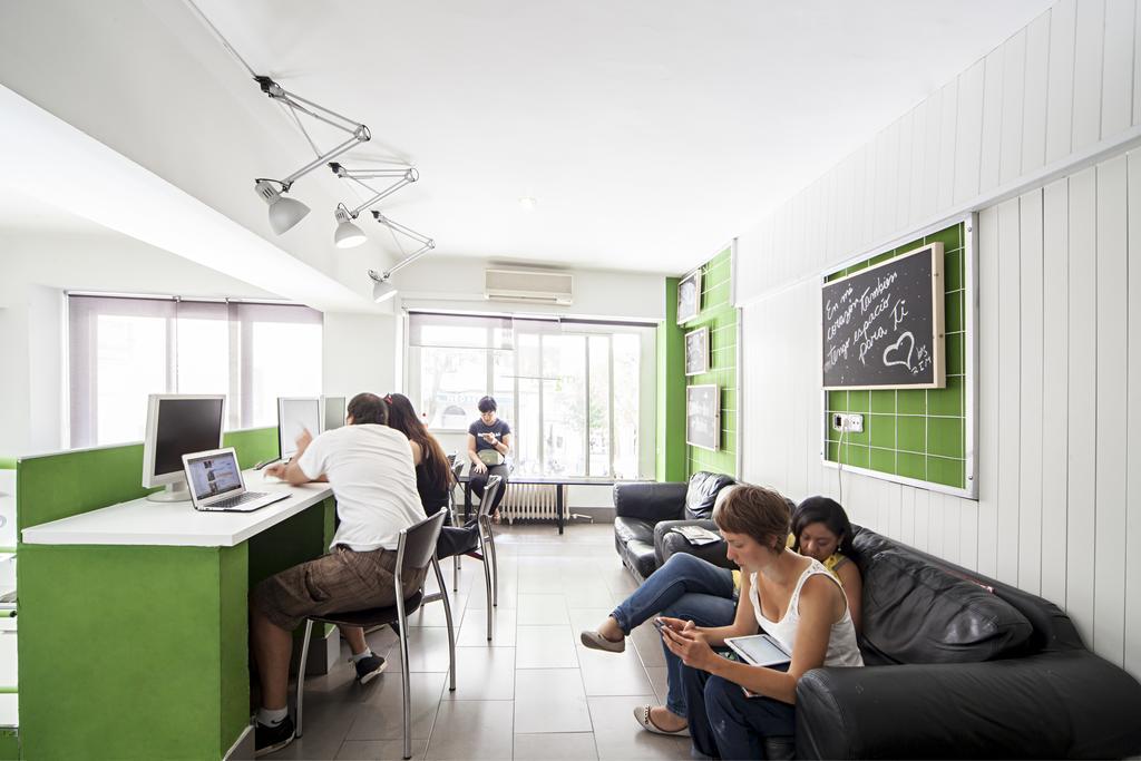 Euromadrid Hostel Ngoại thất bức ảnh