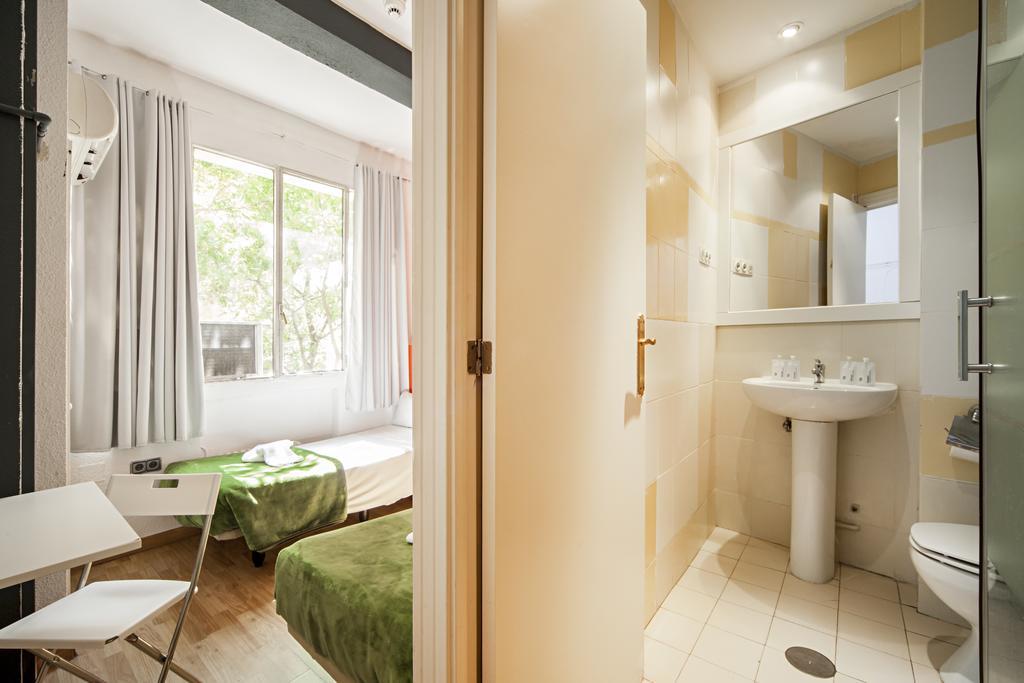 Euromadrid Hostel Ngoại thất bức ảnh
