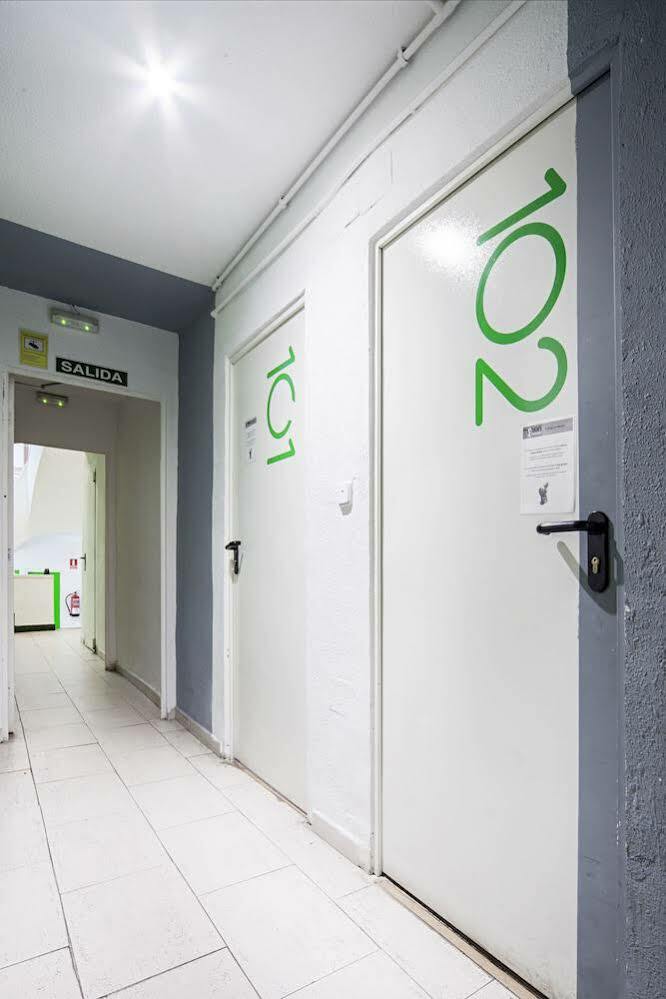Euromadrid Hostel Ngoại thất bức ảnh